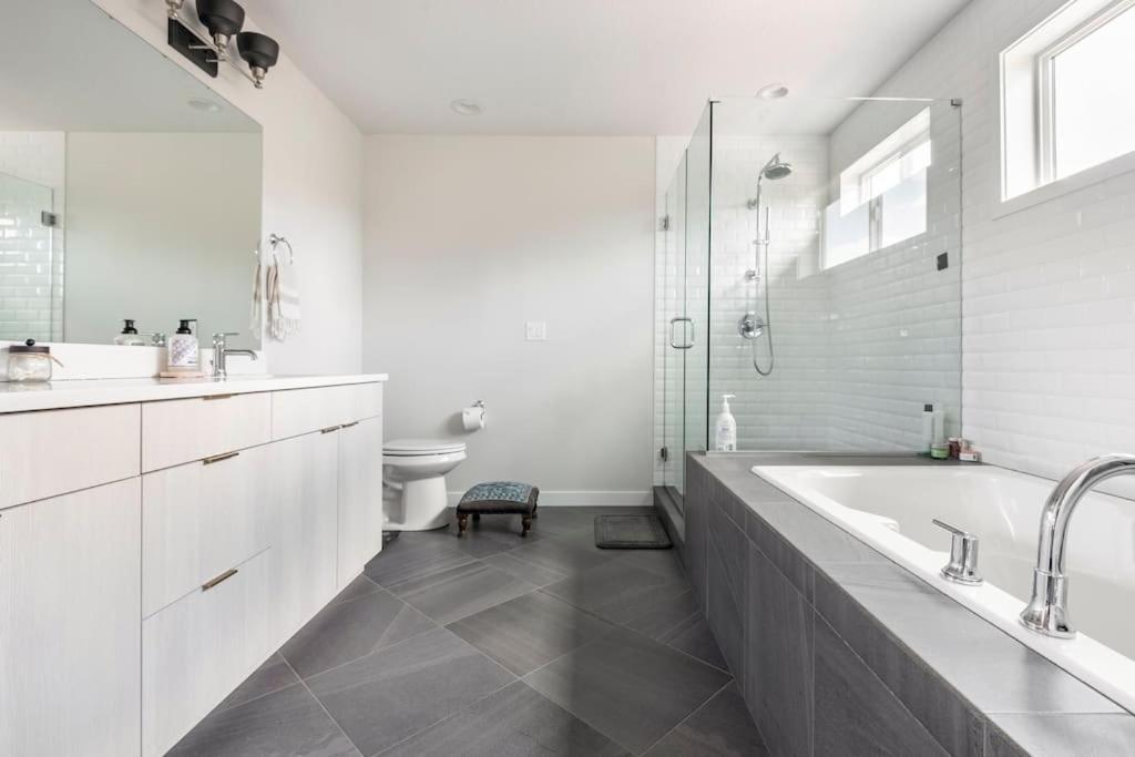 Comfy Family Home, Walkable Neighborhood + Patio! Portland Exteriör bild